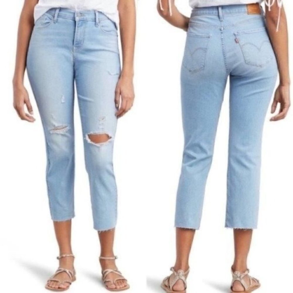 NWT Levis Light Blue Wash Curvy Straight Leg Distressed Cropped Jeans Size 28